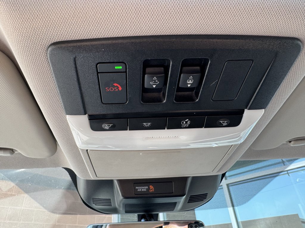 Used 2022 Nissan Rogue Platinum w/ Head-Up Display Package image 27