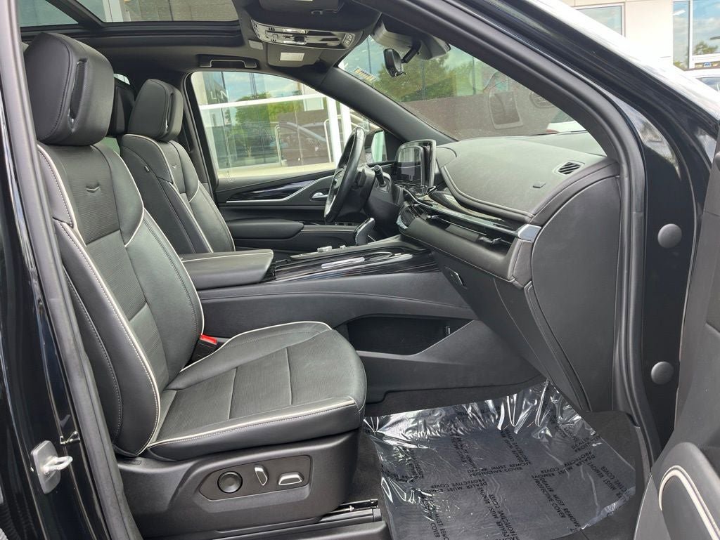 Used 2023 Cadillac Escalade Sport w/ LPO, ONYX Package AWD/4WD image 22