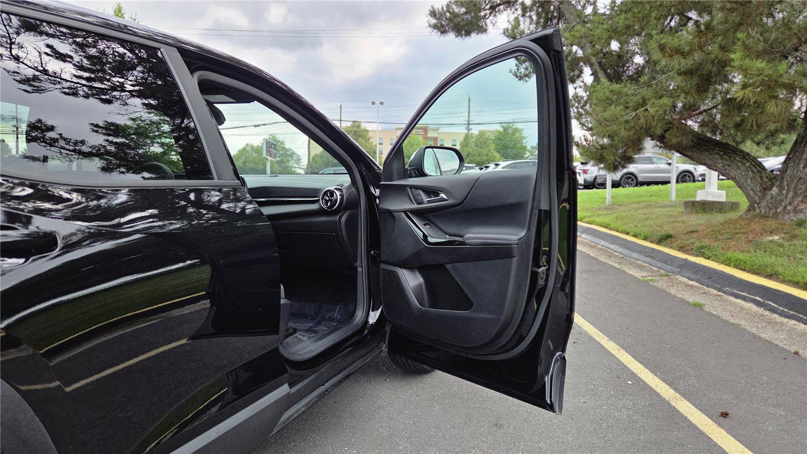 Used 2025 Chevrolet Equinox LT AWD/4WD image 29