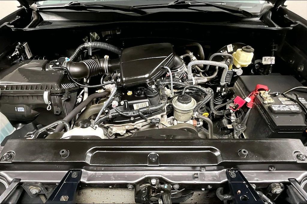 Used 2021 Toyota Tacoma SR image 9