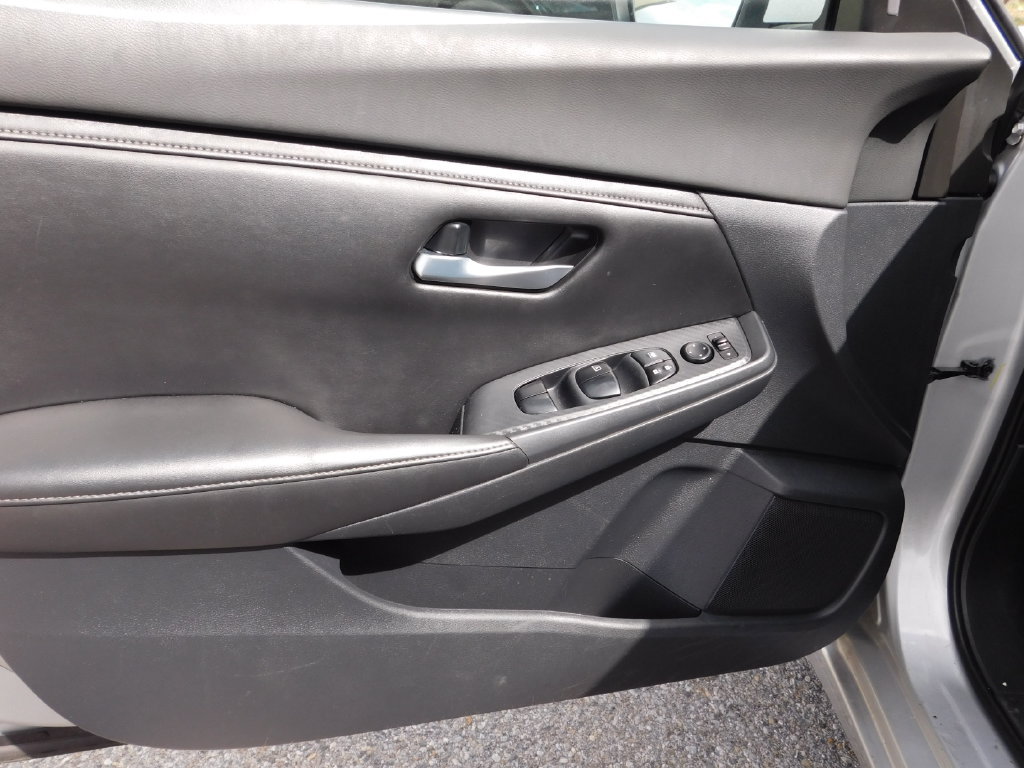 Used 2021 Nissan Sentra SV FWD image 12