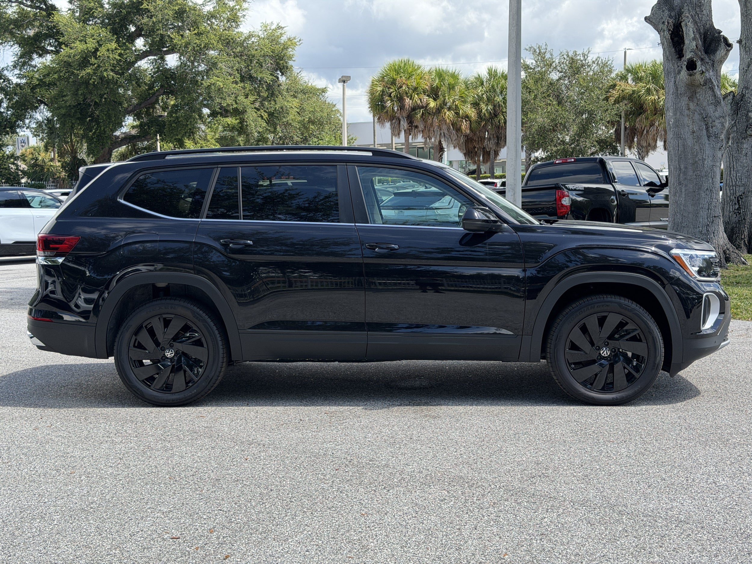 New 2026 Volkswagen Atlas SE FWD image 8