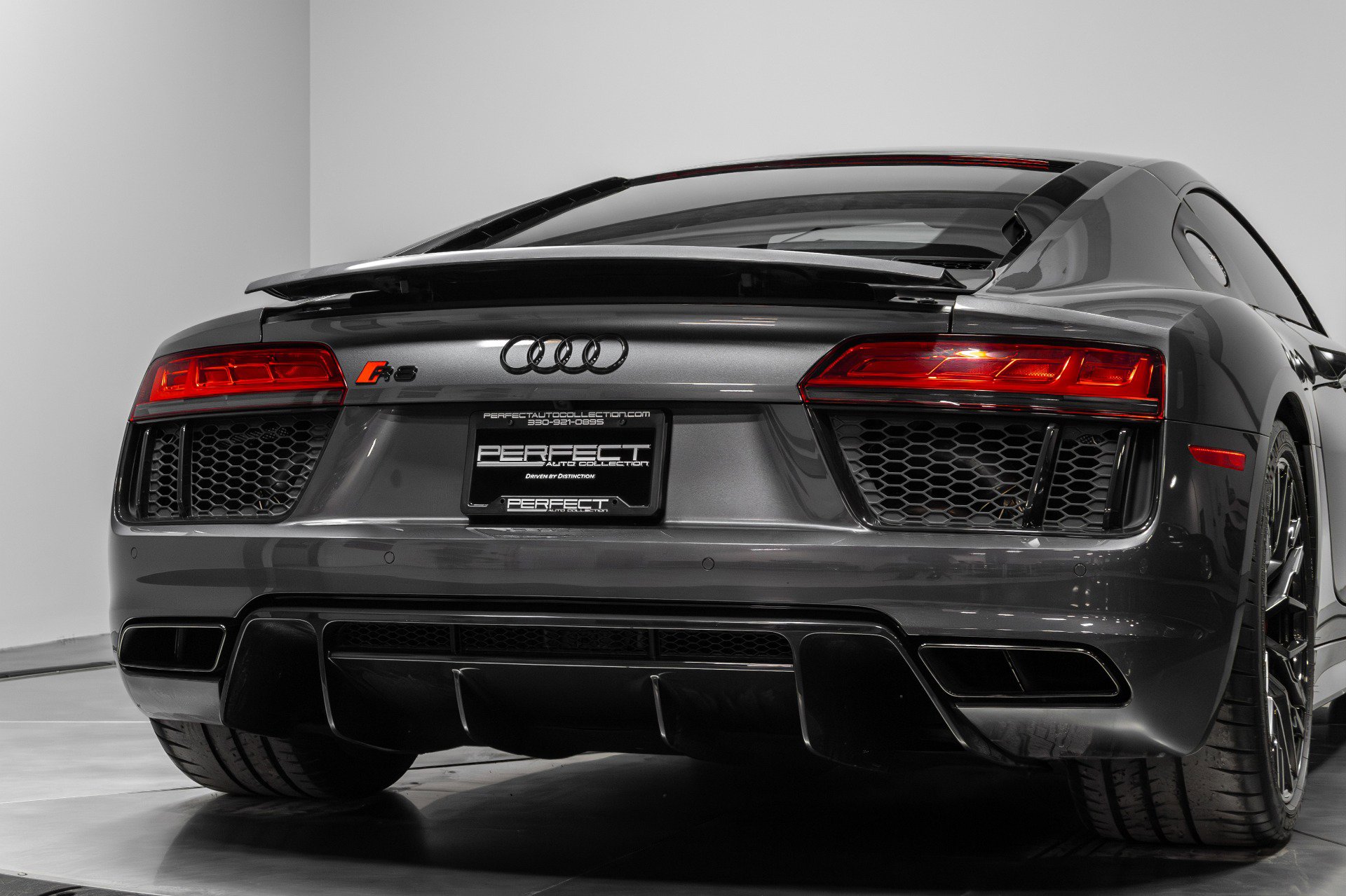 Used 2018 Audi R8 V10 w/ Premium Package image 77