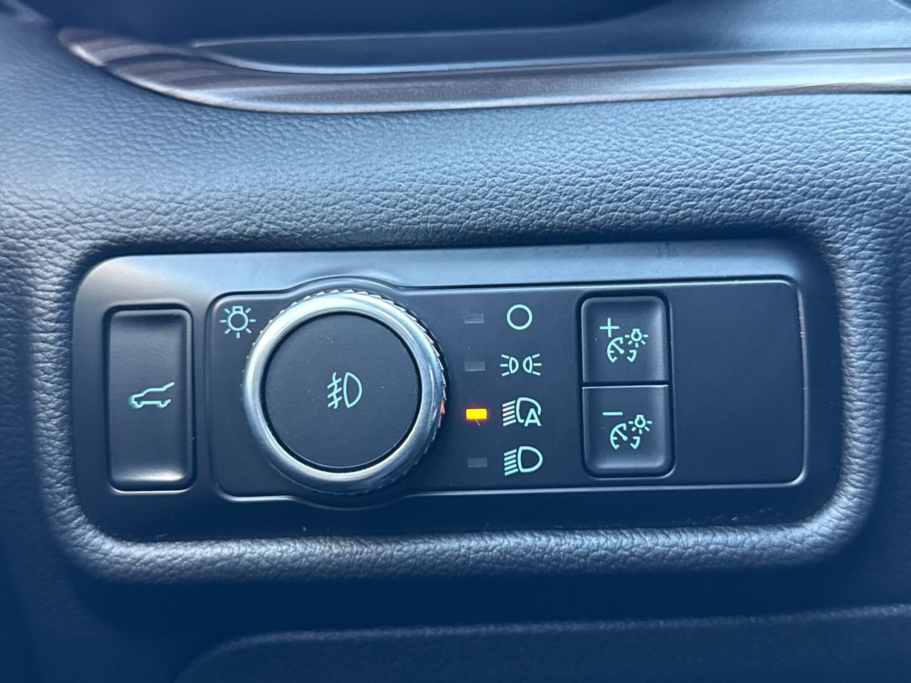 Used 2023 Ford Explorer Limited AWD/4WD image 15