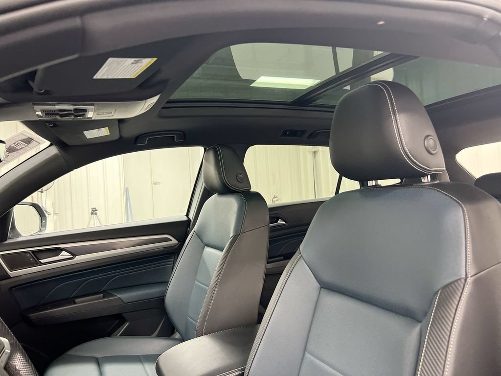 Used 2021 Volkswagen Atlas Cross Sport SEL R-Line AWD/4WD image 19
