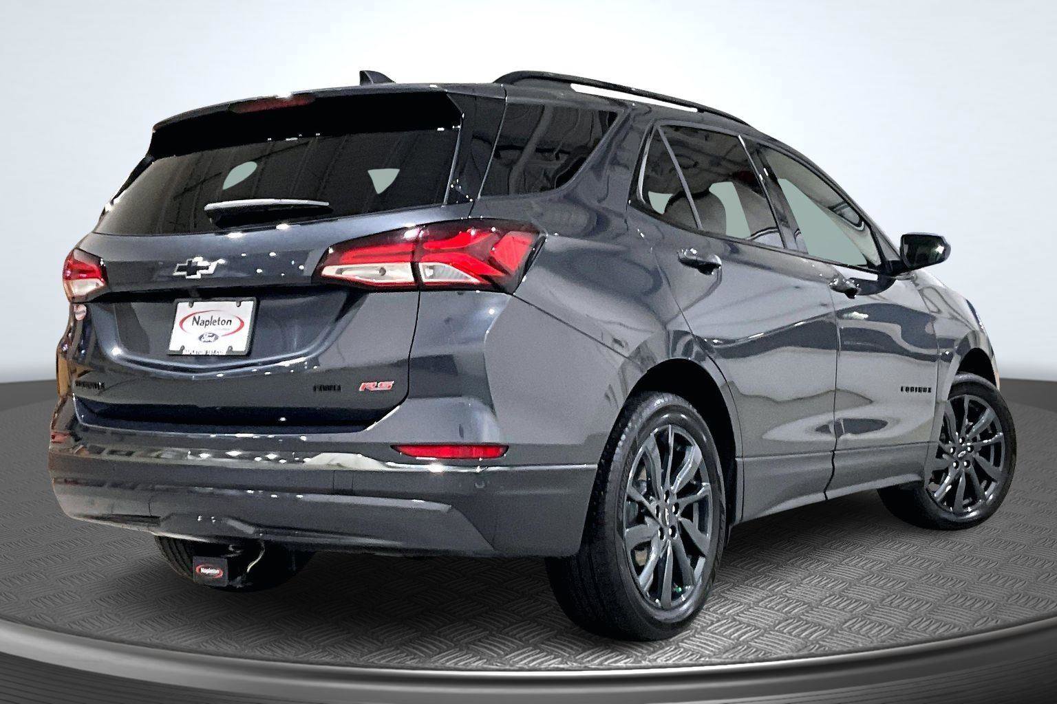 Used 2023 Chevrolet Equinox RS w/ LPO, Floor Liner Package image 2