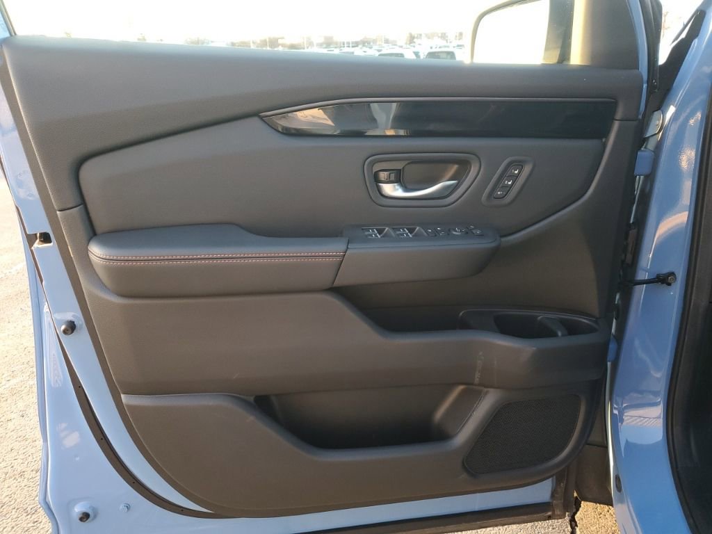 Certified 2025 Honda Pilot TrailSport image 33