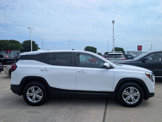 Used 2024 GMC Terrain SLE FWD image 3