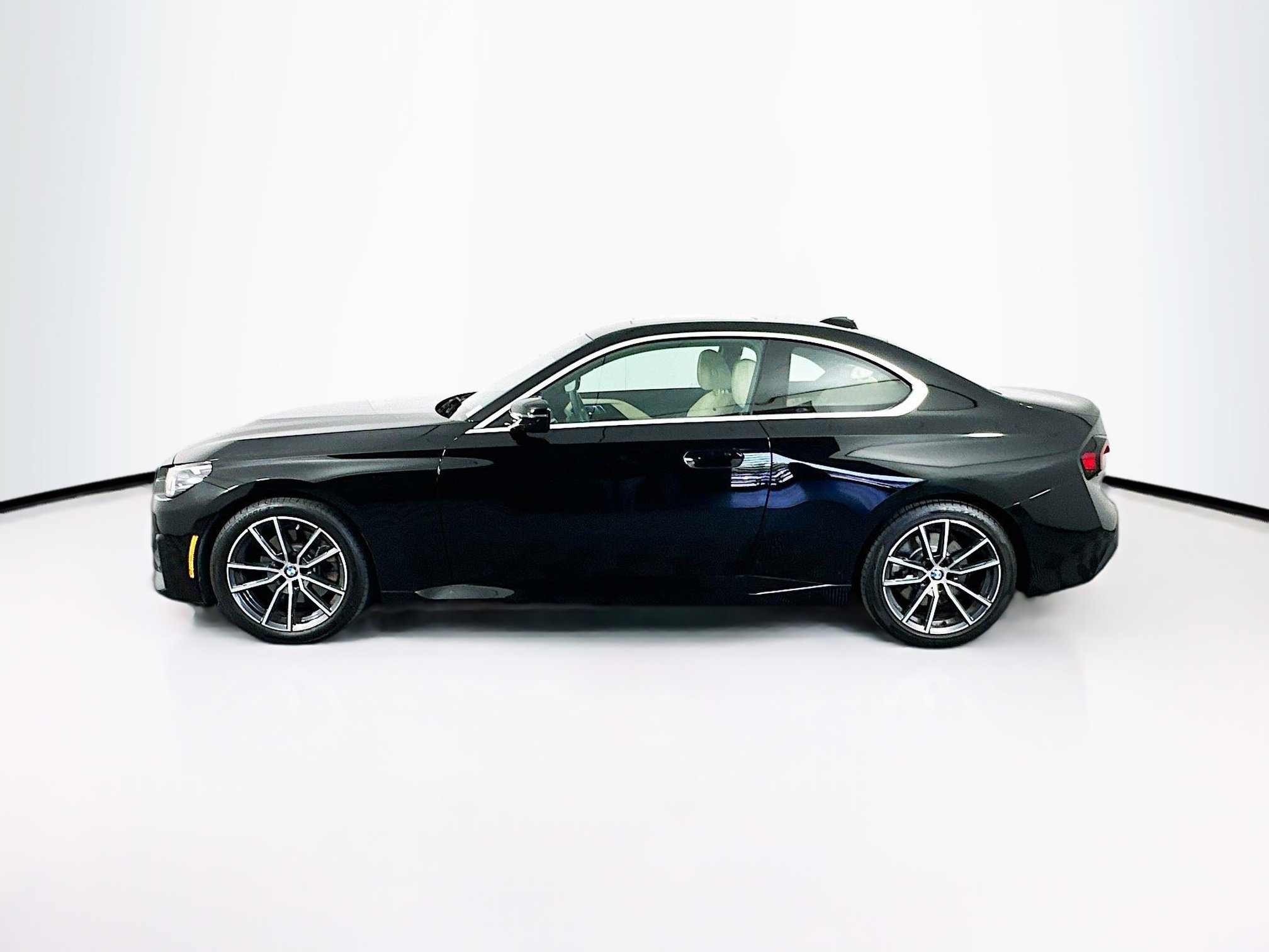Used 2022 BMW 230i Coupe w/ Convenience Package RWD image 4