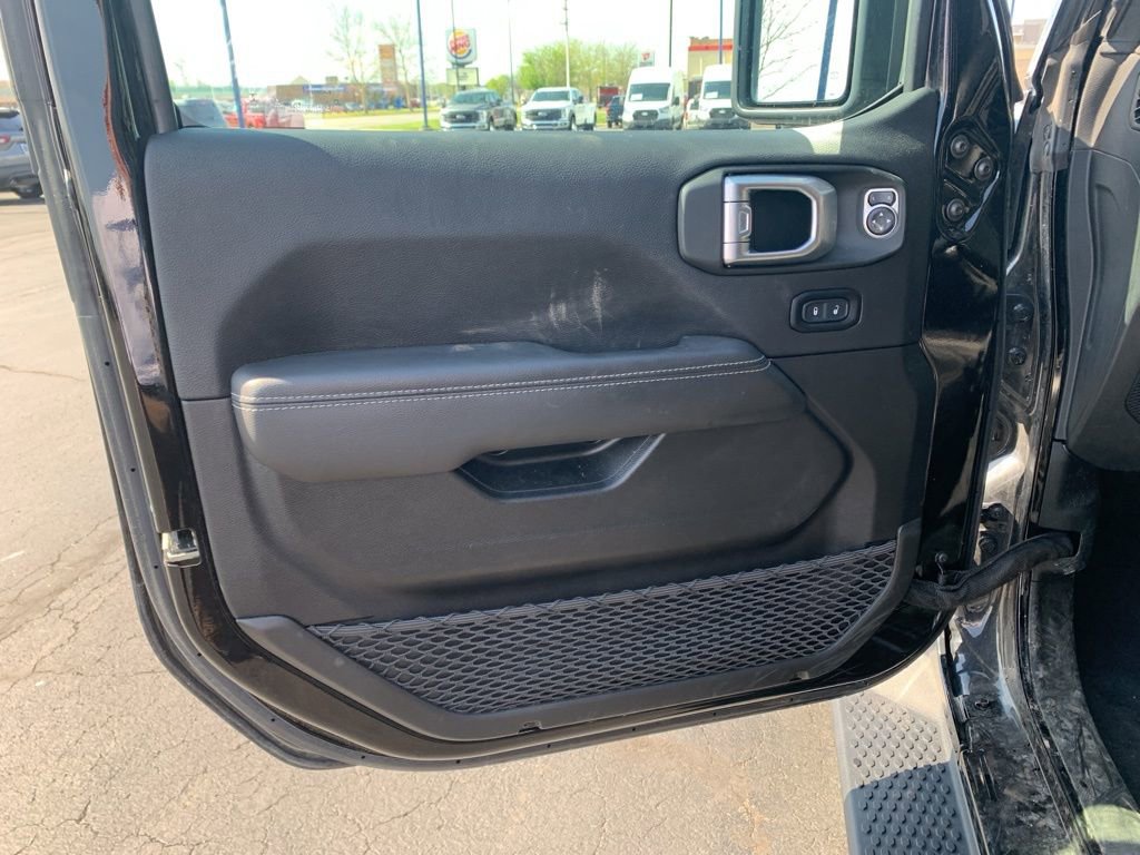 Used 2023 Jeep Wrangler Unlimited Sahara w/ Cold Weather Group AWD/4WD image 27