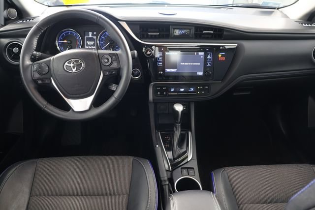 Used 2018 Toyota Corolla SE w/ SE Premium Package FWD image 2
