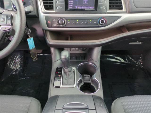 Certified 2017 Toyota Highlander LE FWD image 19