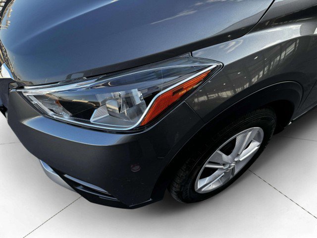 Used 2020 Nissan Kicks S image 11