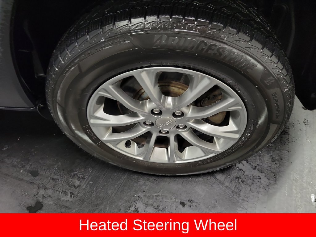 Used 2019 Jeep Cherokee Latitude Plus w/ Cold Weather Group AWD/4WD image 13