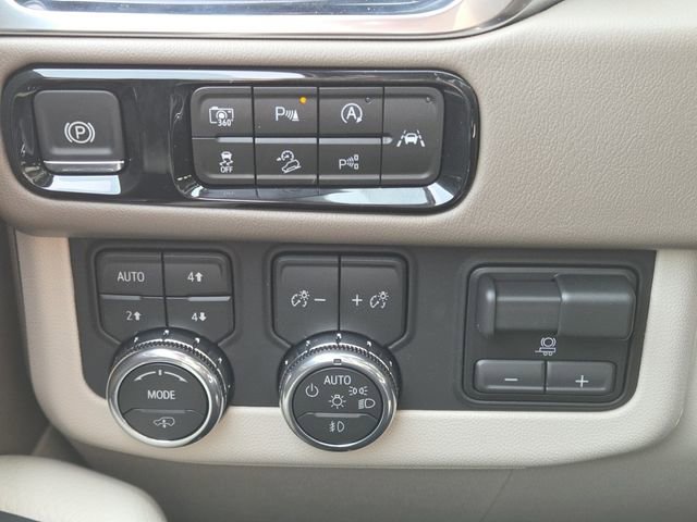 New 2026 GMC Yukon XL Denali w/ Denali Reserve Package image 14