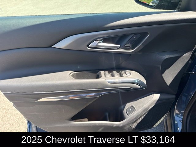 Used 2025 Chevrolet Traverse LT FWD image 11