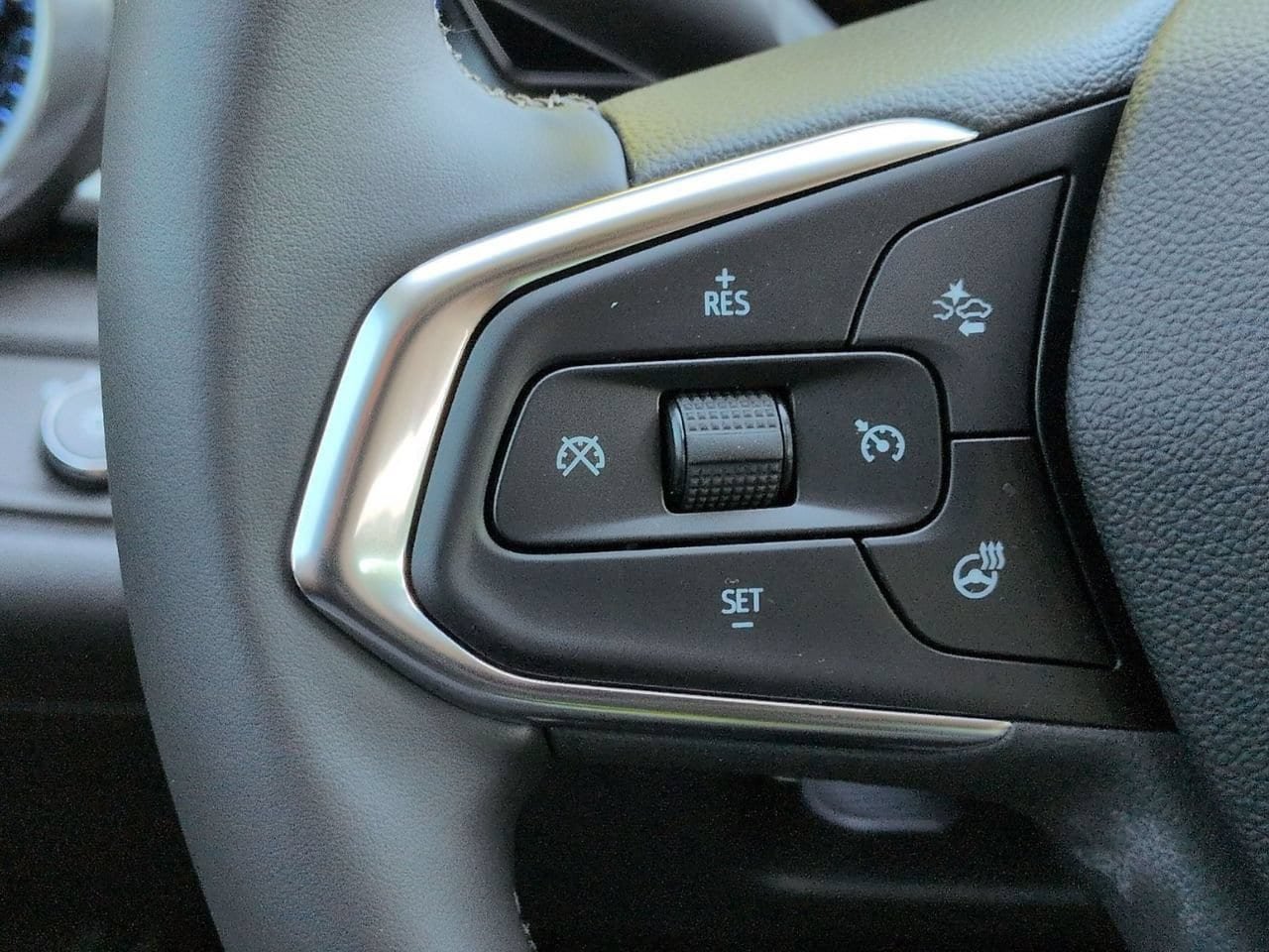 New 2026 Chevrolet Trax LT w/ Driver Confidence Package FWD image 12