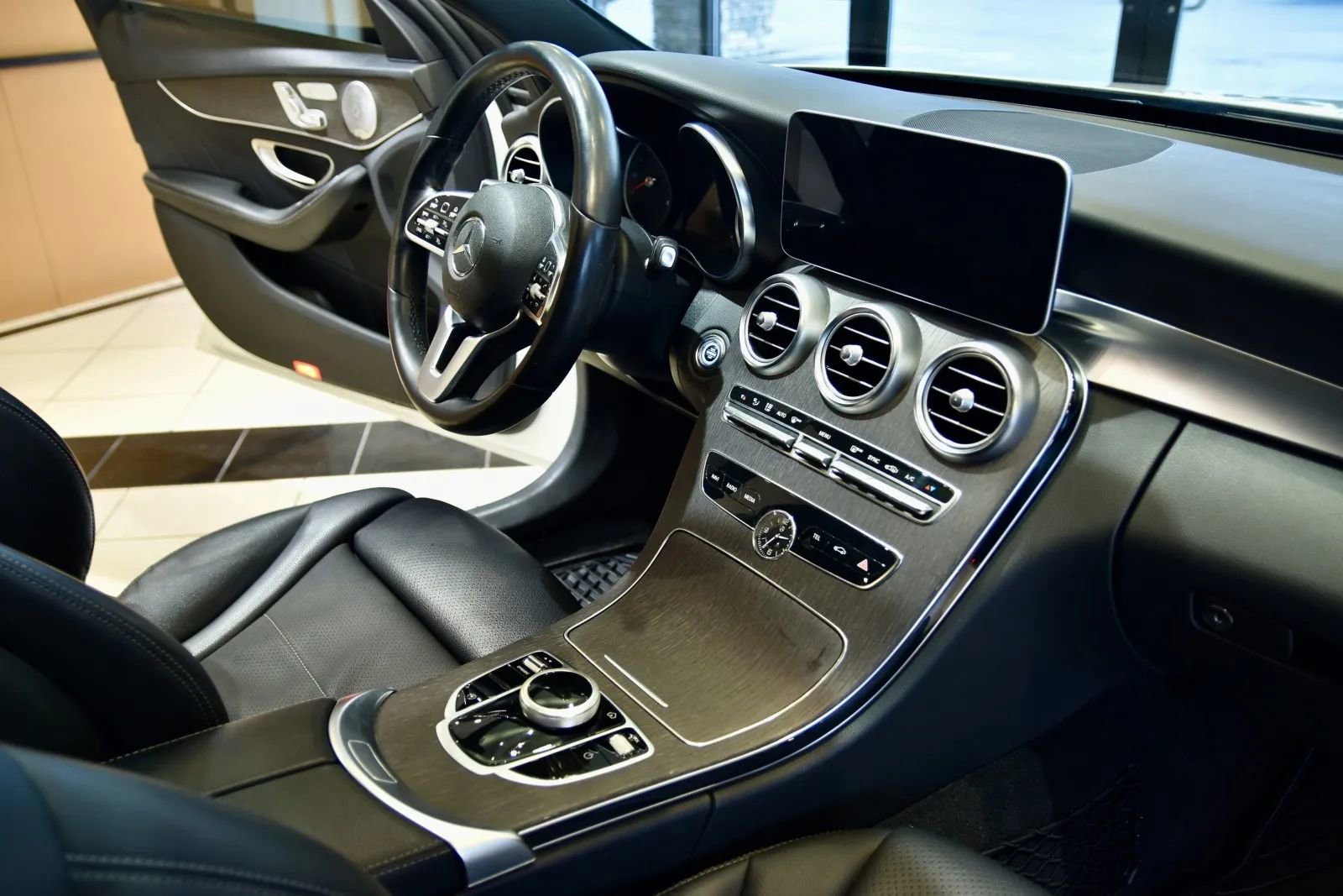 Used 2020 Mercedes-Benz C 300 4MATIC Sedan image 25