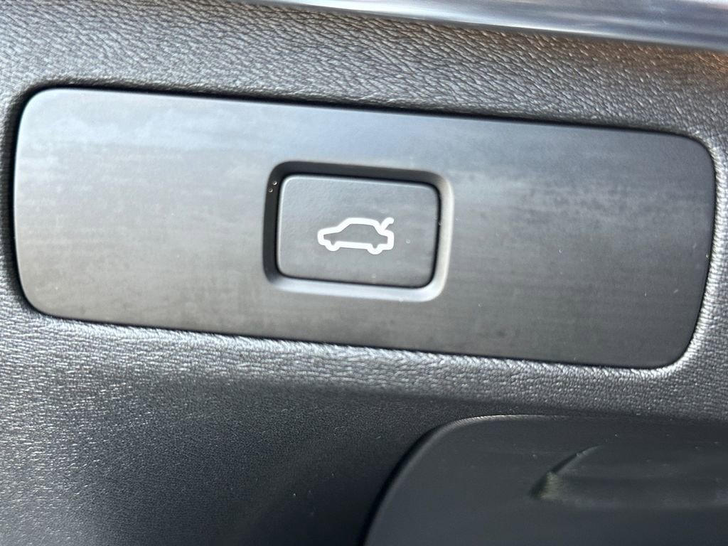 Used 2023 Volvo XC90 B6 Plus w/ Protection Package Premier image 23