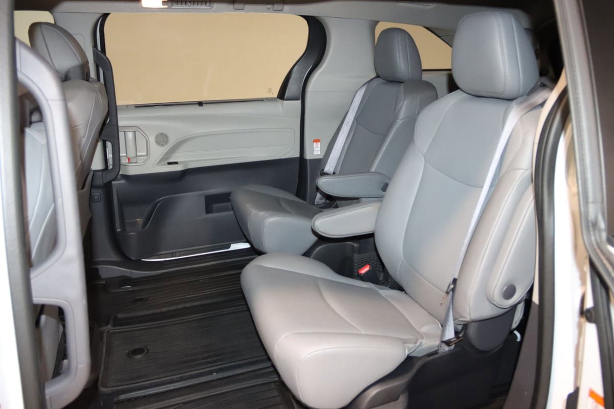 Used 2023 Toyota Sienna XLE FWD image 49