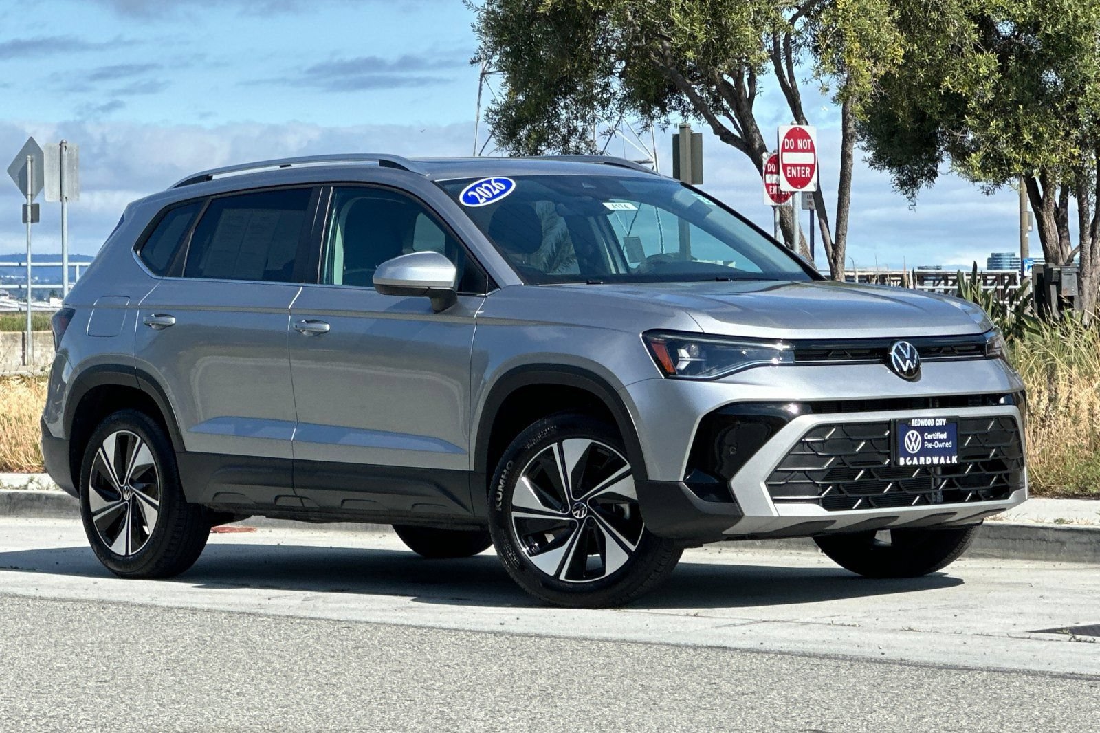 Certified 2026 Volkswagen Taos SE w/ Panoramic Sunroof Package AWD/4WD image 2