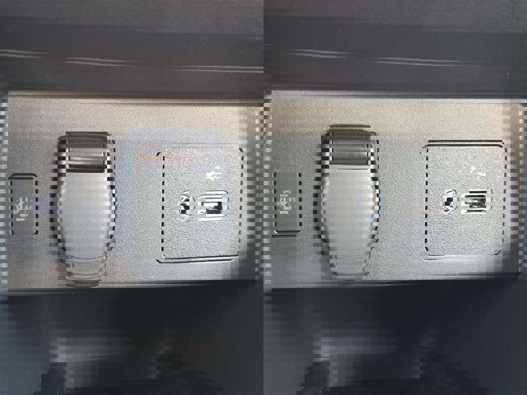 New 2025 Nissan Versa SV w/ Trunk Package image 9