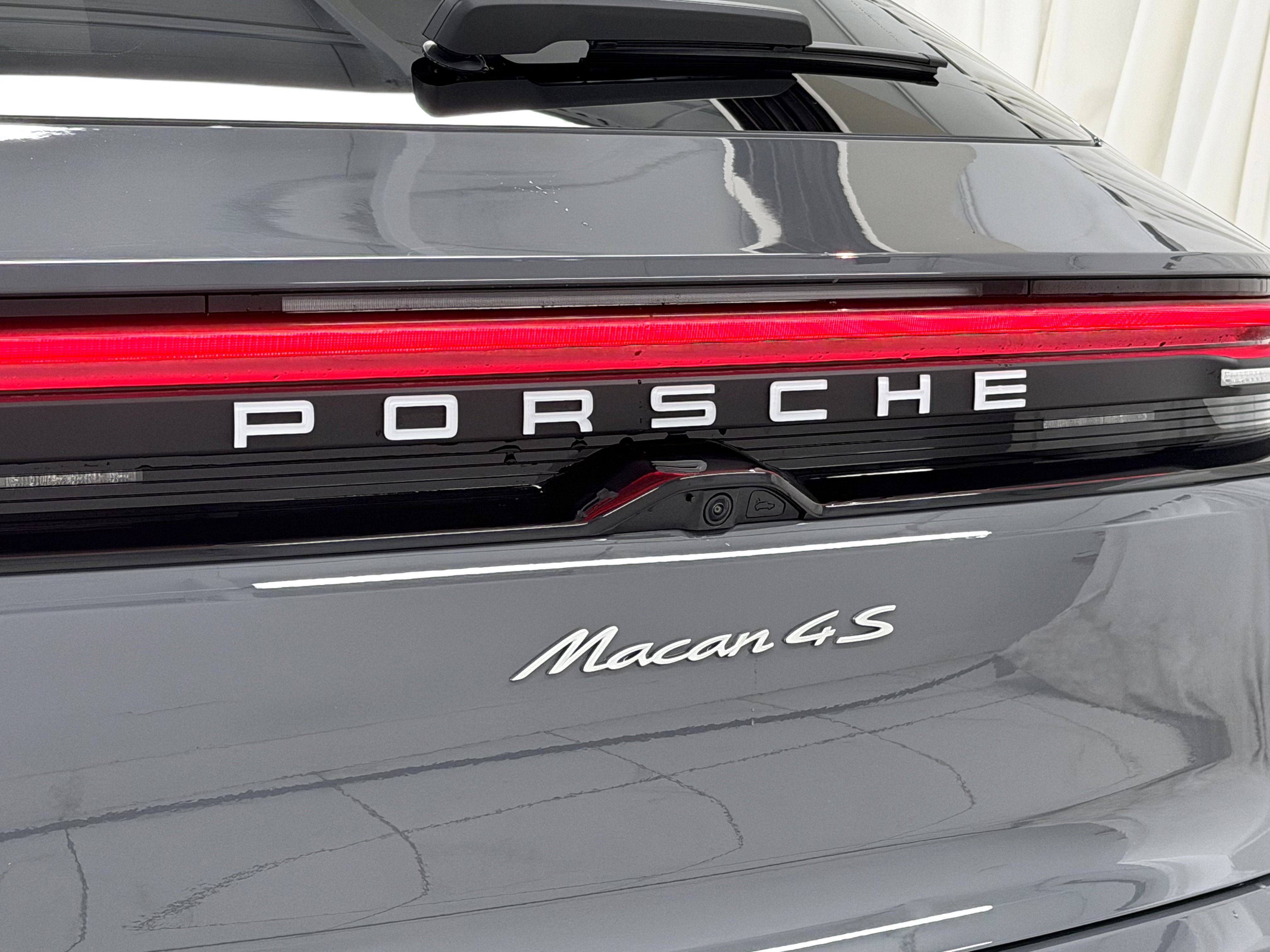 Used 2025 Porsche Macan 4S Electric AWD/4WD image 70