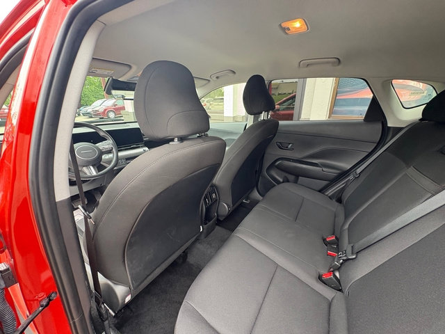 Used 2025 Hyundai Kona SEL FWD image 17