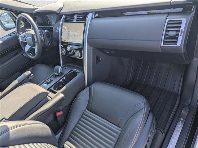 Certified 2025 Land Rover Discovery S AWD/4WD image 23