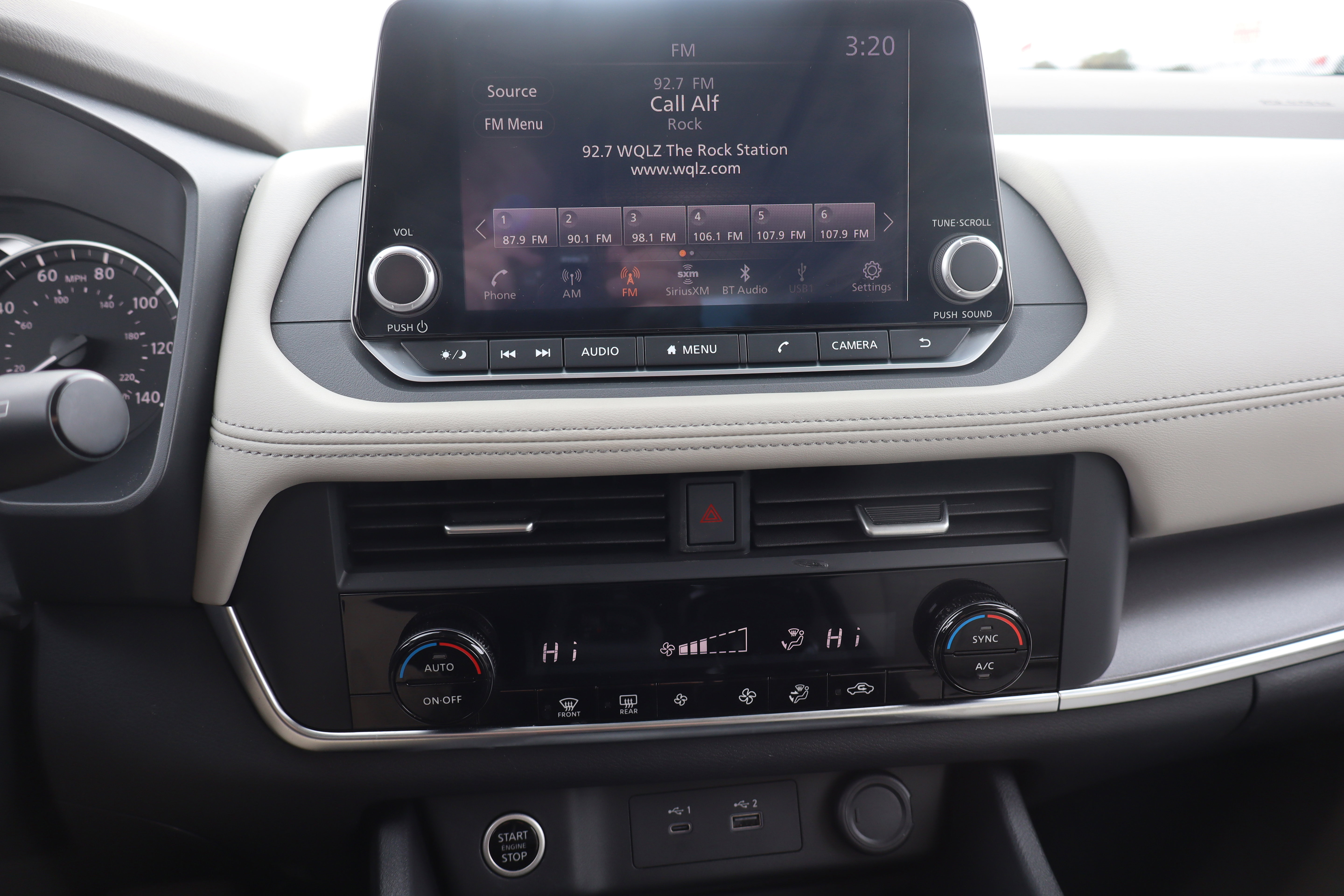 Used 2023 Nissan Rogue SV image 18
