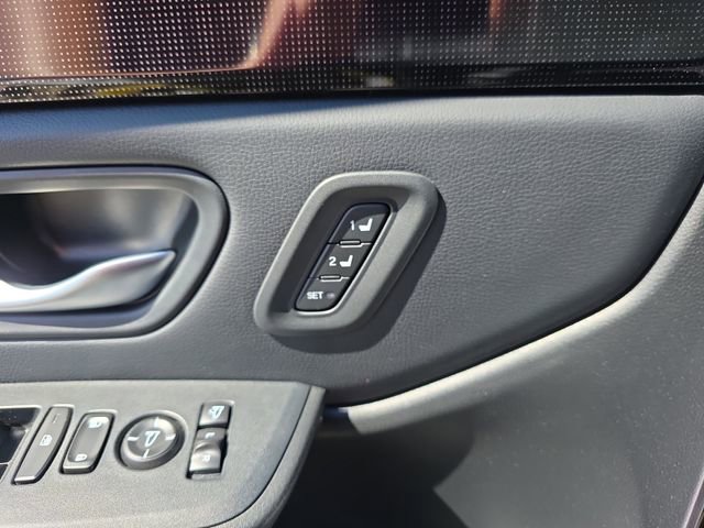 Certified 2025 Honda Pilot Black Edition image 18