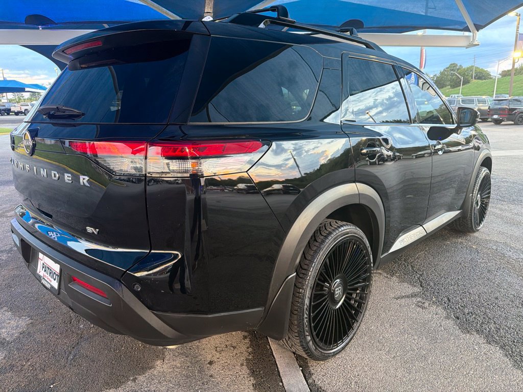 Used 2024 Nissan Pathfinder SV FWD image 2