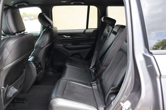 Used 2024 Jeep Grand Cherokee Altitude RWD image 11