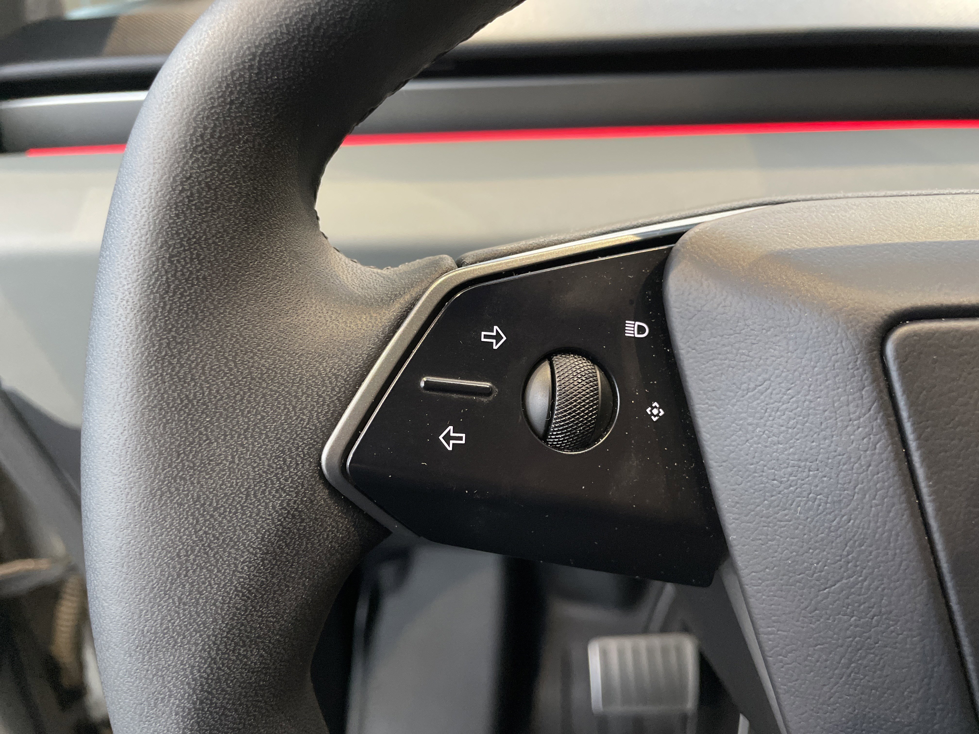 Used 2025 Tesla Cybertruck AWD Crew Cab image 19