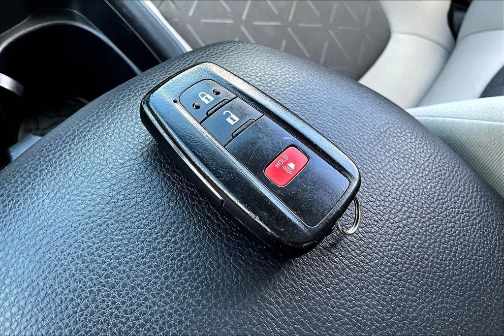 Used 2021 Toyota RAV4 XLE image 34