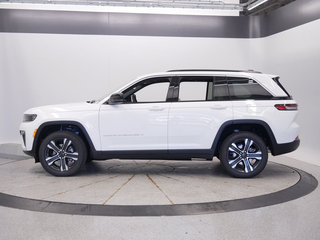 New 2027 Jeep Grand Cherokee Limited w/ Trailer Tow Package AWD/4WD image 2