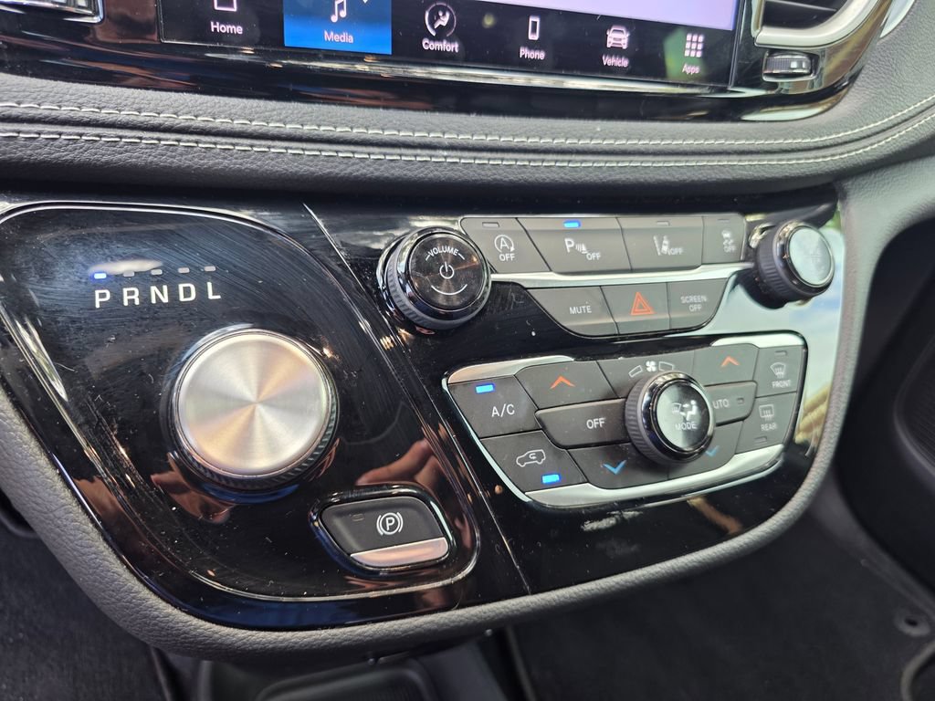 Used 2022 Chrysler Pacifica Touring-L w/ S Appearance Package FWD image 18