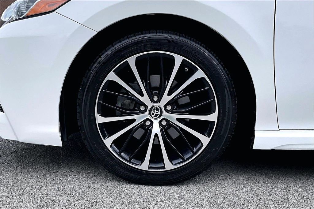 Used 2019 Toyota Camry SE FWD image 9