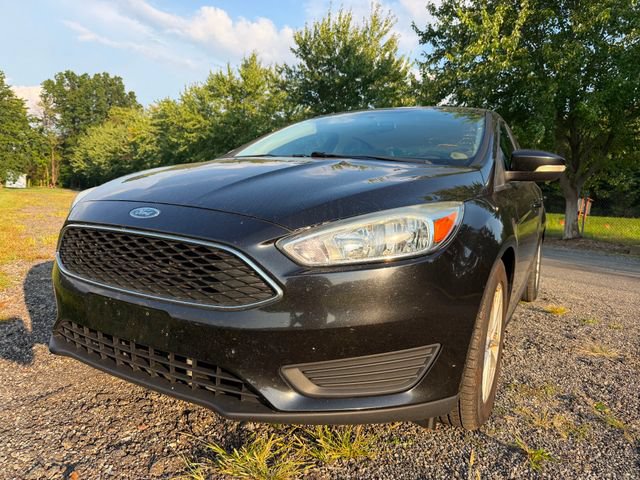 Used 2015 Ford Focus SE FWD image 1