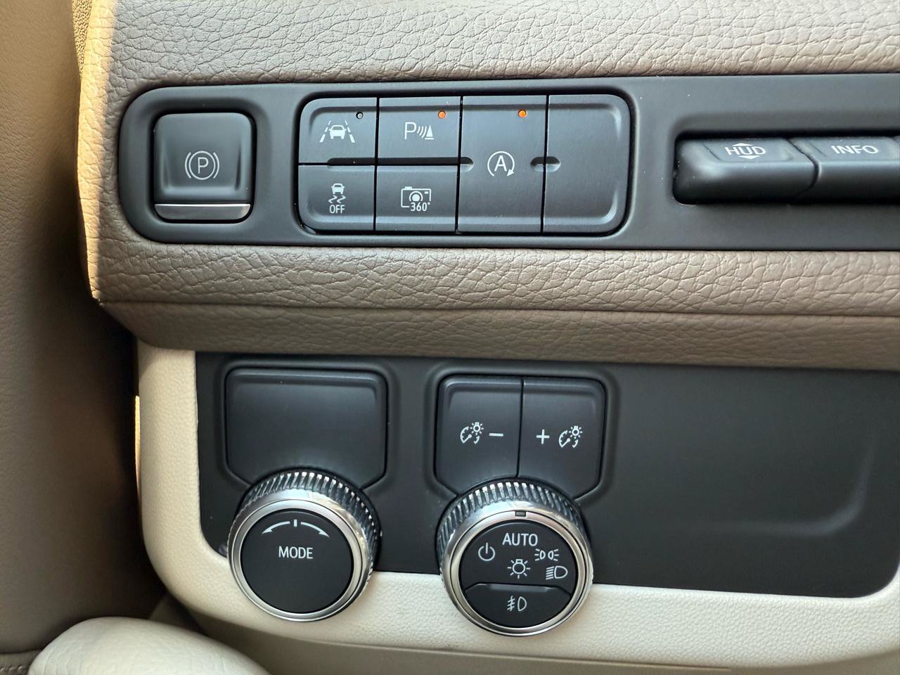 Used 2023 GMC Yukon Denali RWD image 34