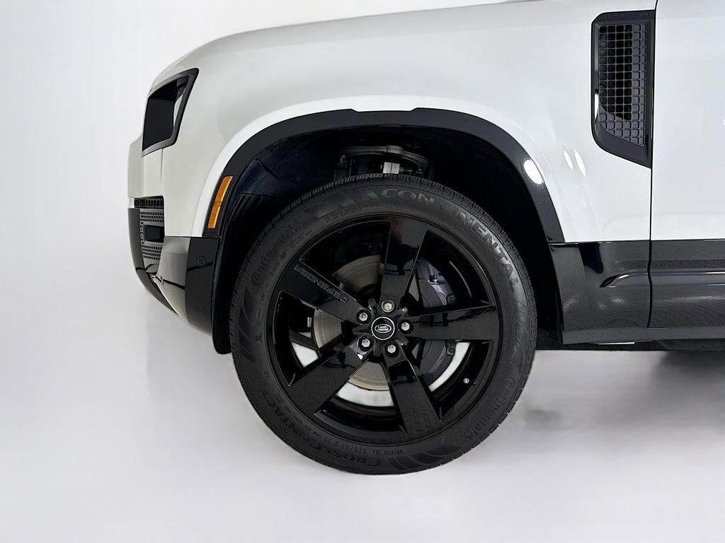 Used 2025 Land Rover Defender 110 X-Dynamic SE image 27