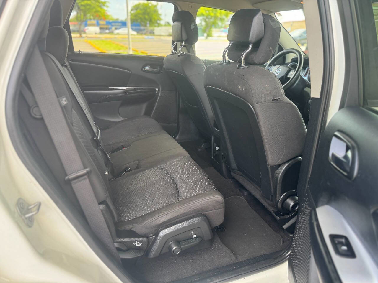 Used 2015 Dodge Journey SXT w/ Flexible Seating Group image 3