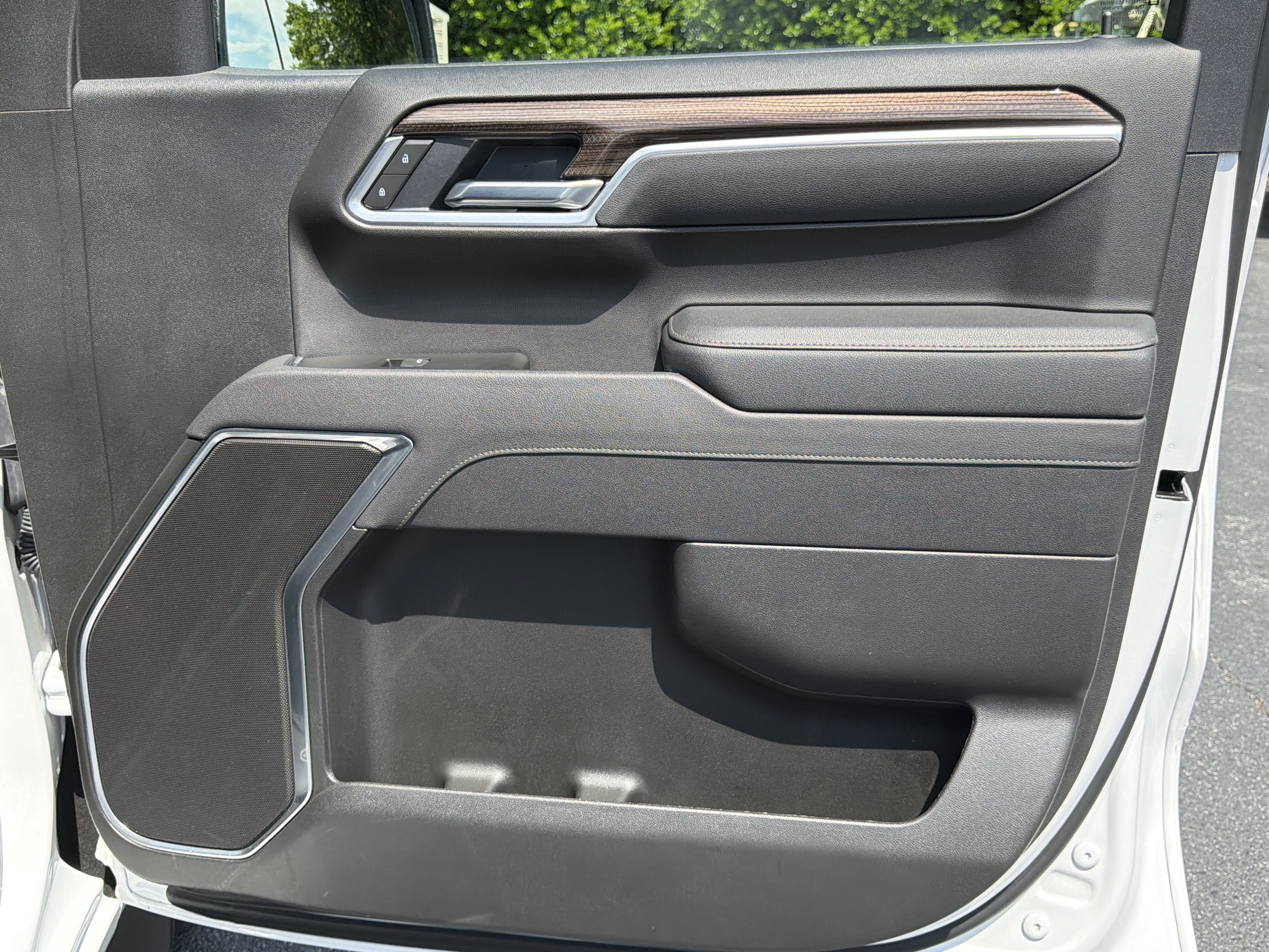 Used 2025 Chevrolet Silverado 1500 LT RWD image 14