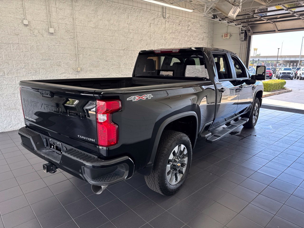 Used 2024 Chevrolet Silverado 2500 Custom w/ Custom Value Package AWD/4WD image 8