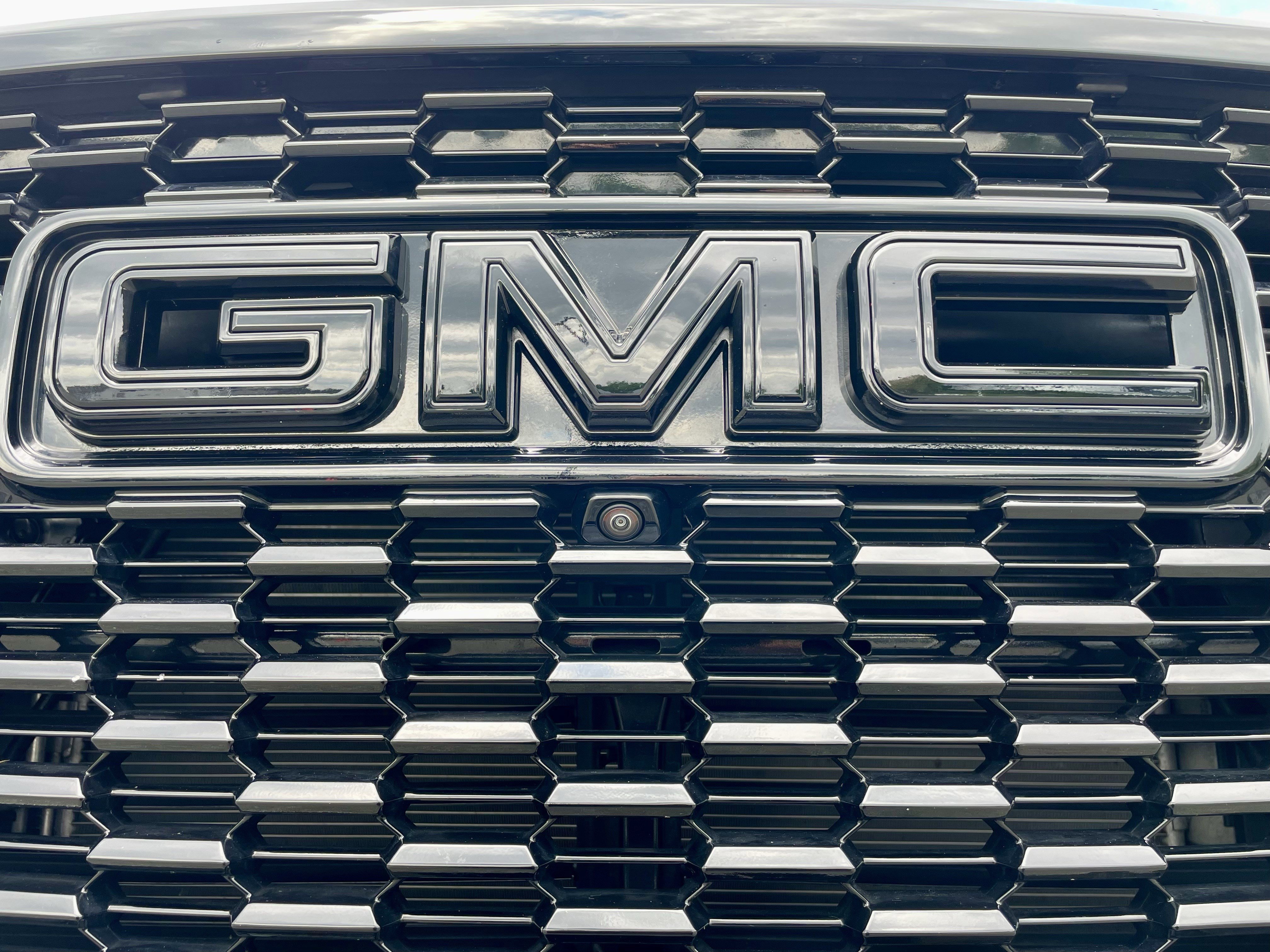 Used 2024 GMC Yukon Denali w/ Advanced Technology Package AWD/4WD image 35