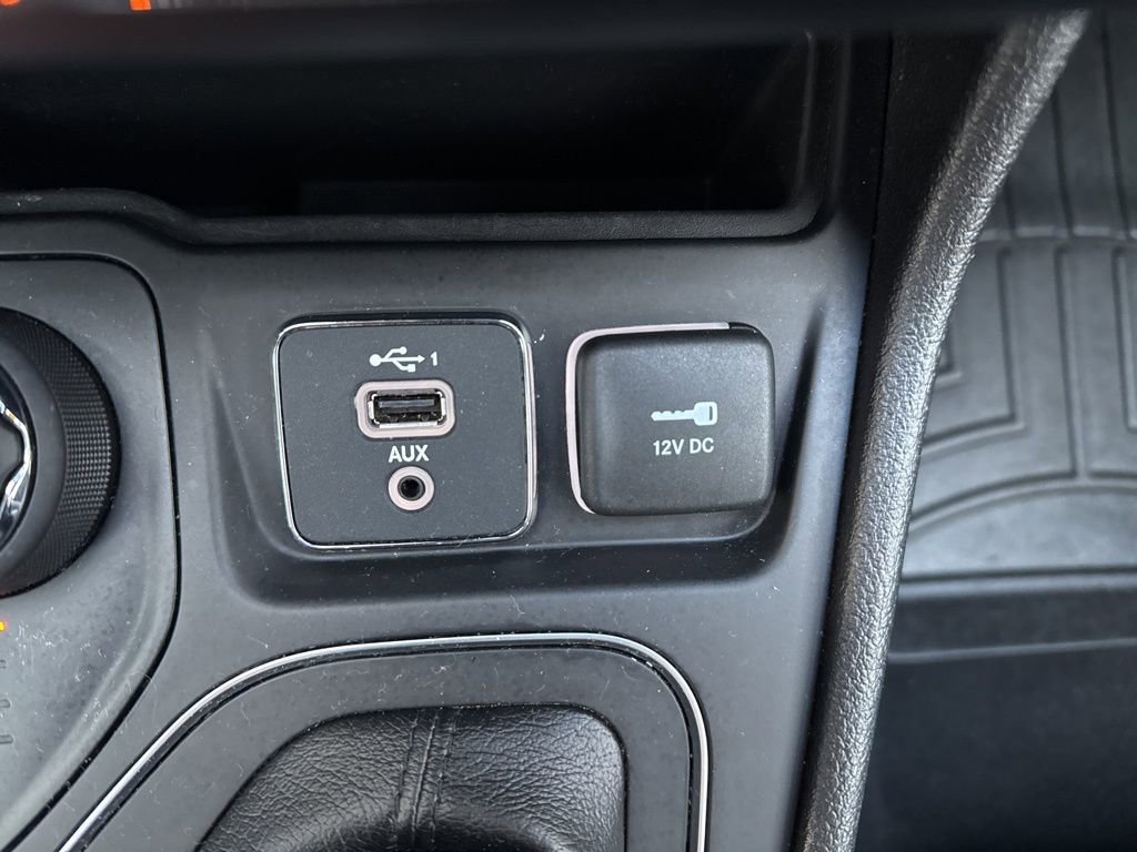 Used 2021 Jeep Cherokee Latitude Lux w/ Comfort/Convenience Group AWD/4WD image 23