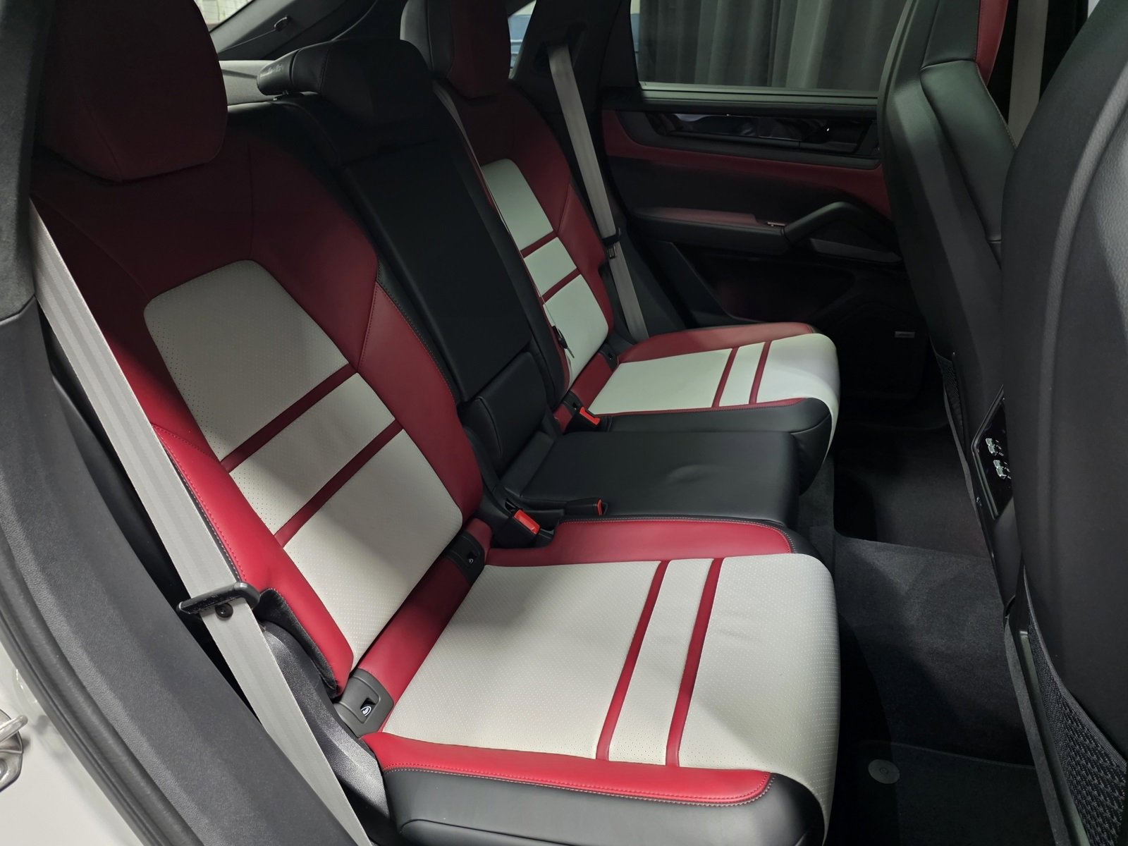 New 2026 Porsche Cayenne GTS image 19