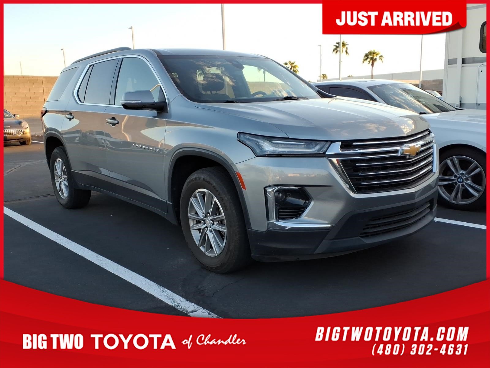 Used 2023 Chevrolet Traverse LT FWD image 1