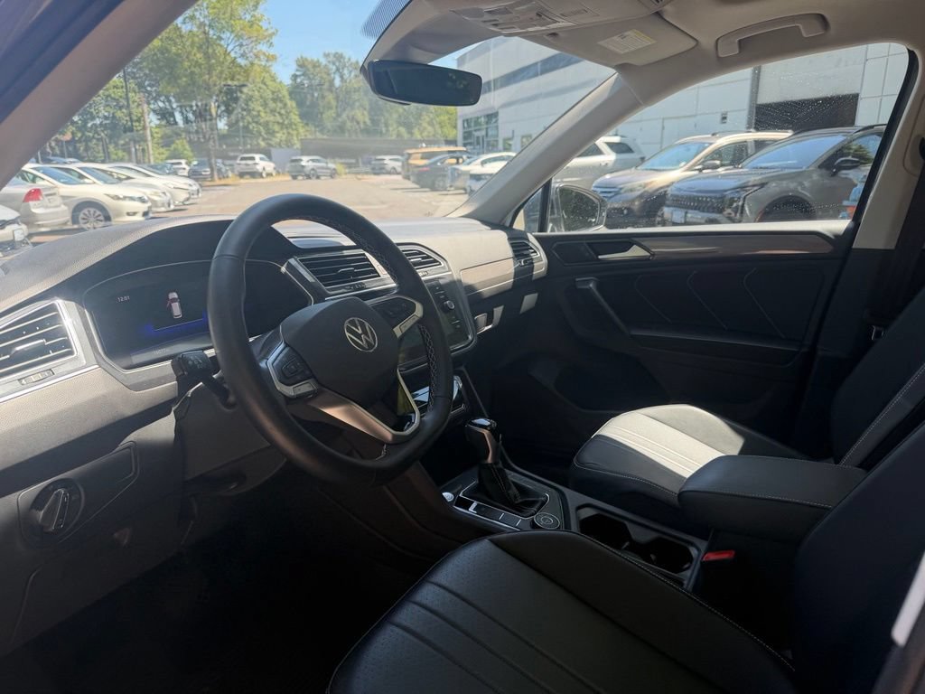 Used 2024 Volkswagen Tiguan SE AWD/4WD image 12