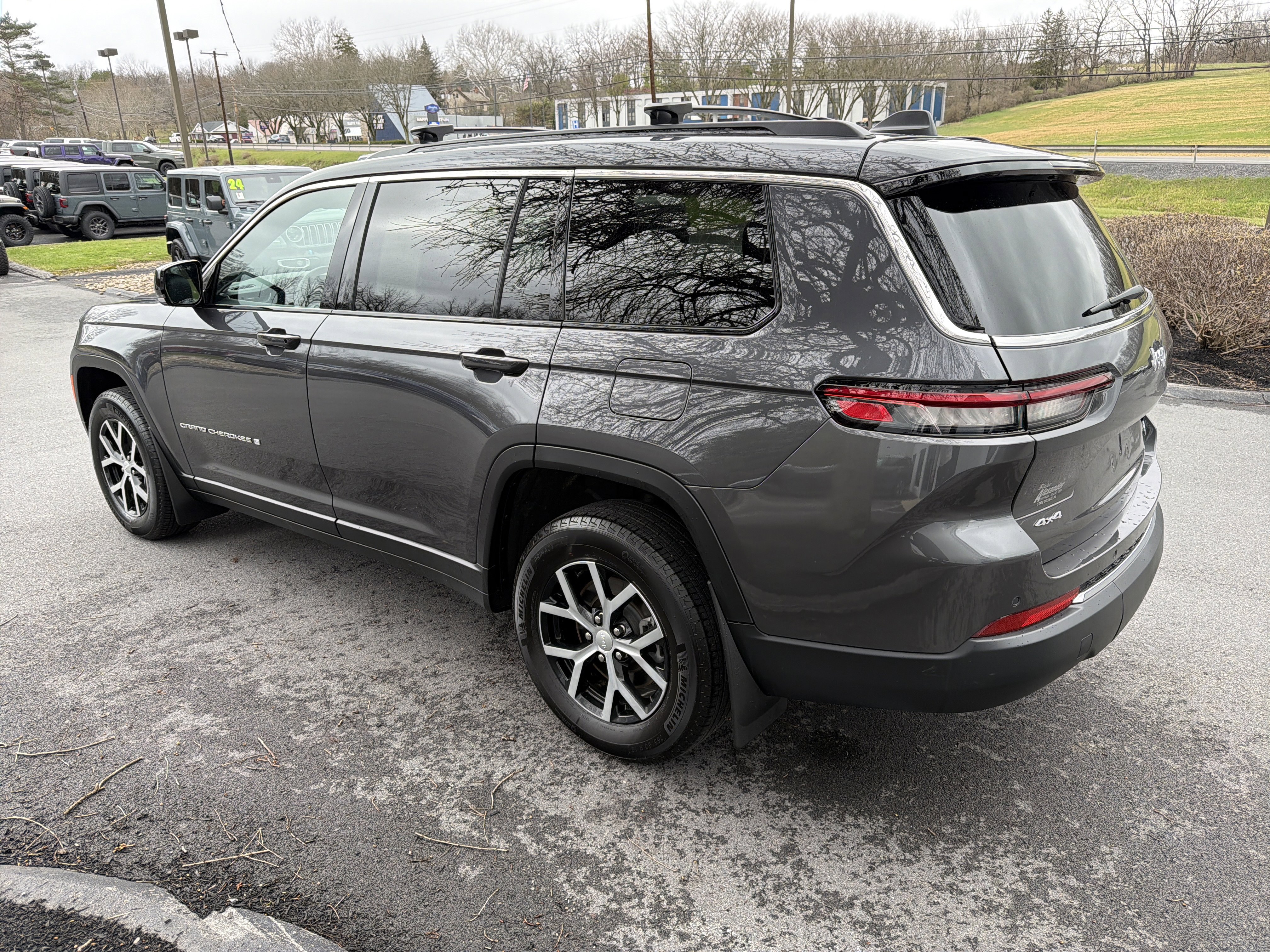 Used 2025 Jeep Grand Cherokee L Limited w/ Trailer Tow Package AWD/4WD image 6